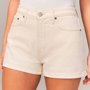 Never Worn - Abercrombie & Fitch The Mom Short High Riss White/Cream